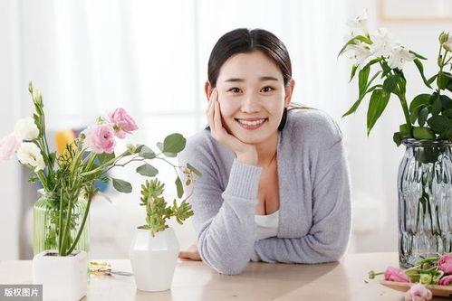 一位普通的吃瓜群众英语,Insider's Perspective: A Layman's Look into the World of Gossip and Rumors